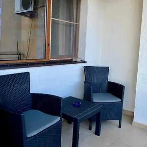 Sky Modern 1 Bedroom Apt W Free Parking Бухарест