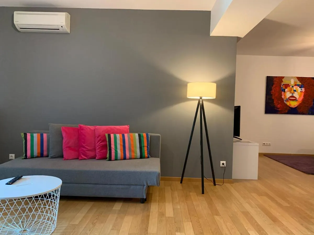 365 Apartments contacts