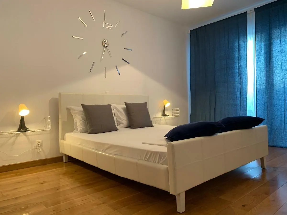 בוקרשט 365 Apartments 0*,